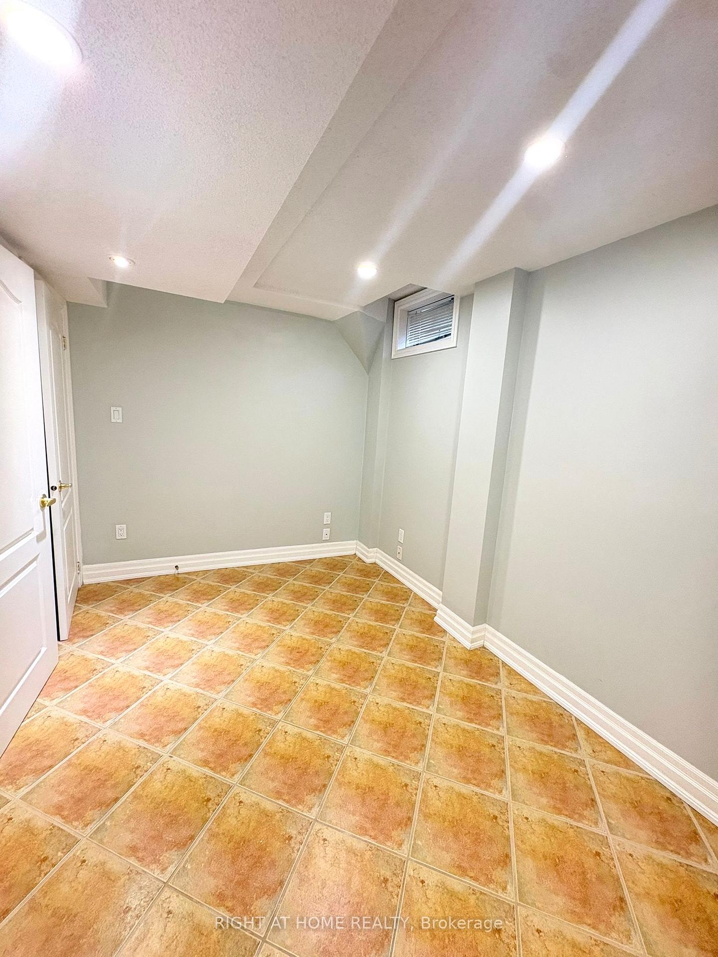 Photo 3 of Unit bsmnt, 287 Wildberry Crescent, Vaughan, Vellore Village — HOMEH