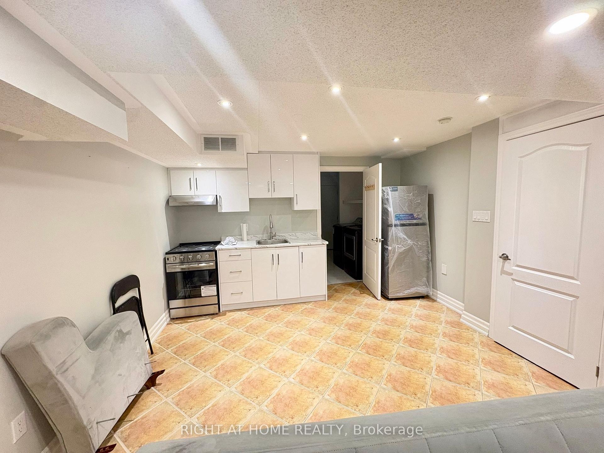 Photo 5 of Unit bsmnt, 287 Wildberry Crescent, Vaughan, Vellore Village — HOMEH