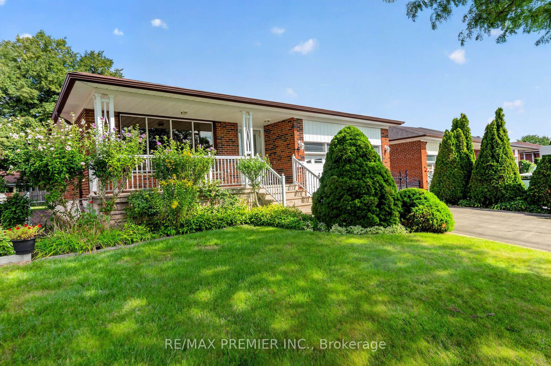 Photo 2 of 31 Corinthian Boulevard, Scarborough, L'Amoreaux — HOMEH