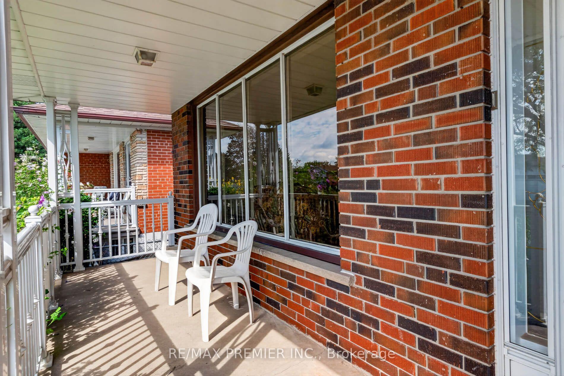 Photo 3 of 31 Corinthian Boulevard, Scarborough, L'Amoreaux — HOMEH