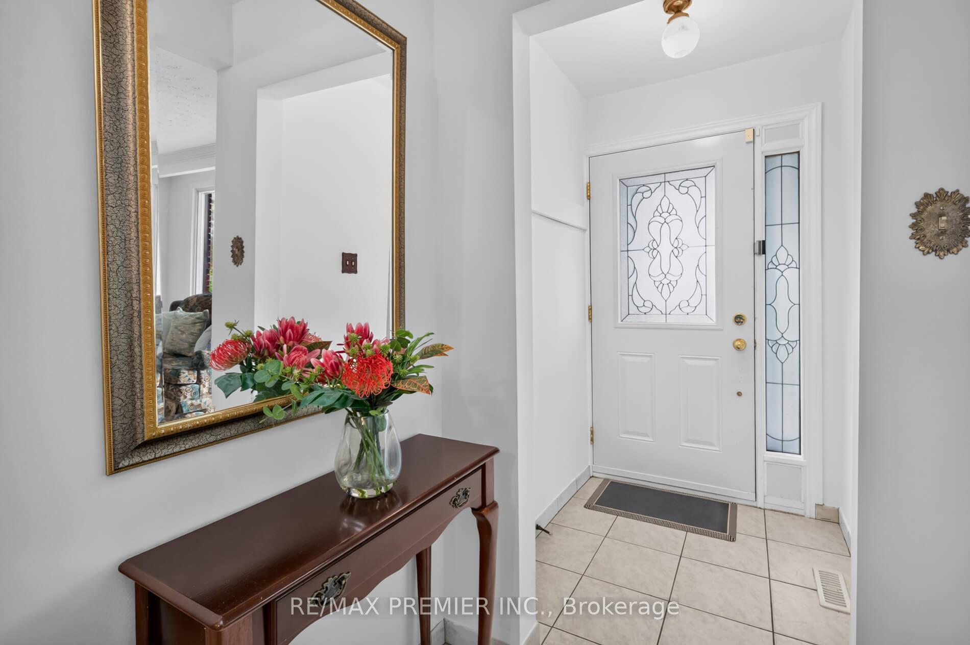 Photo 4 of 31 Corinthian Boulevard, Scarborough, L'Amoreaux — HOMEH