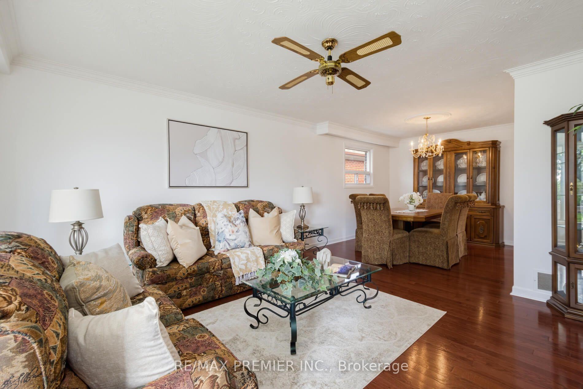 Photo 5 of 31 Corinthian Boulevard, Scarborough, L'Amoreaux — HOMEH