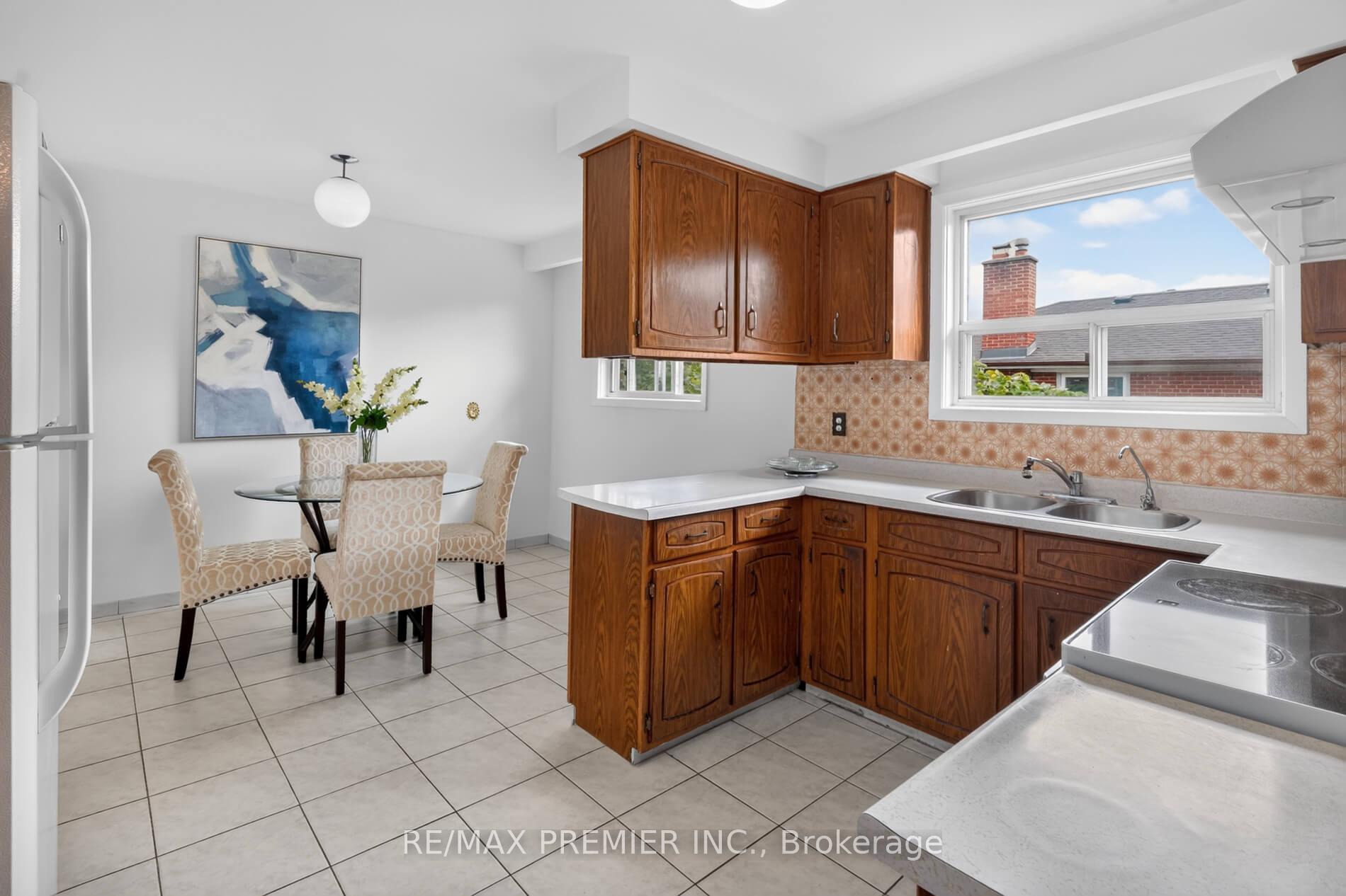 Photo 9 of 31 Corinthian Boulevard, Scarborough, L'Amoreaux — HOMEH