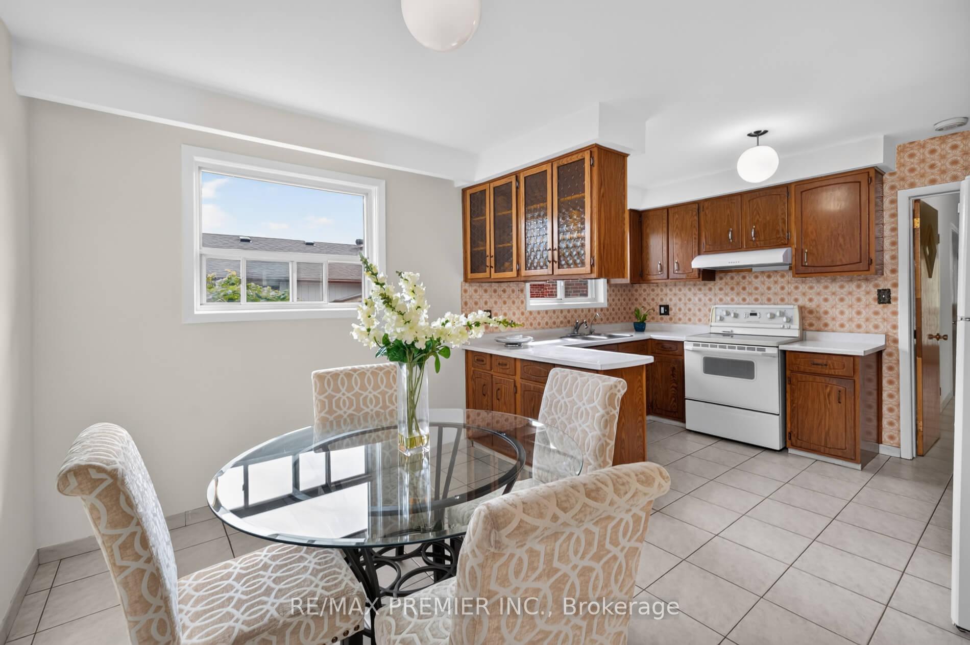 Photo 10 of 31 Corinthian Boulevard, Scarborough, L'Amoreaux — HOMEH