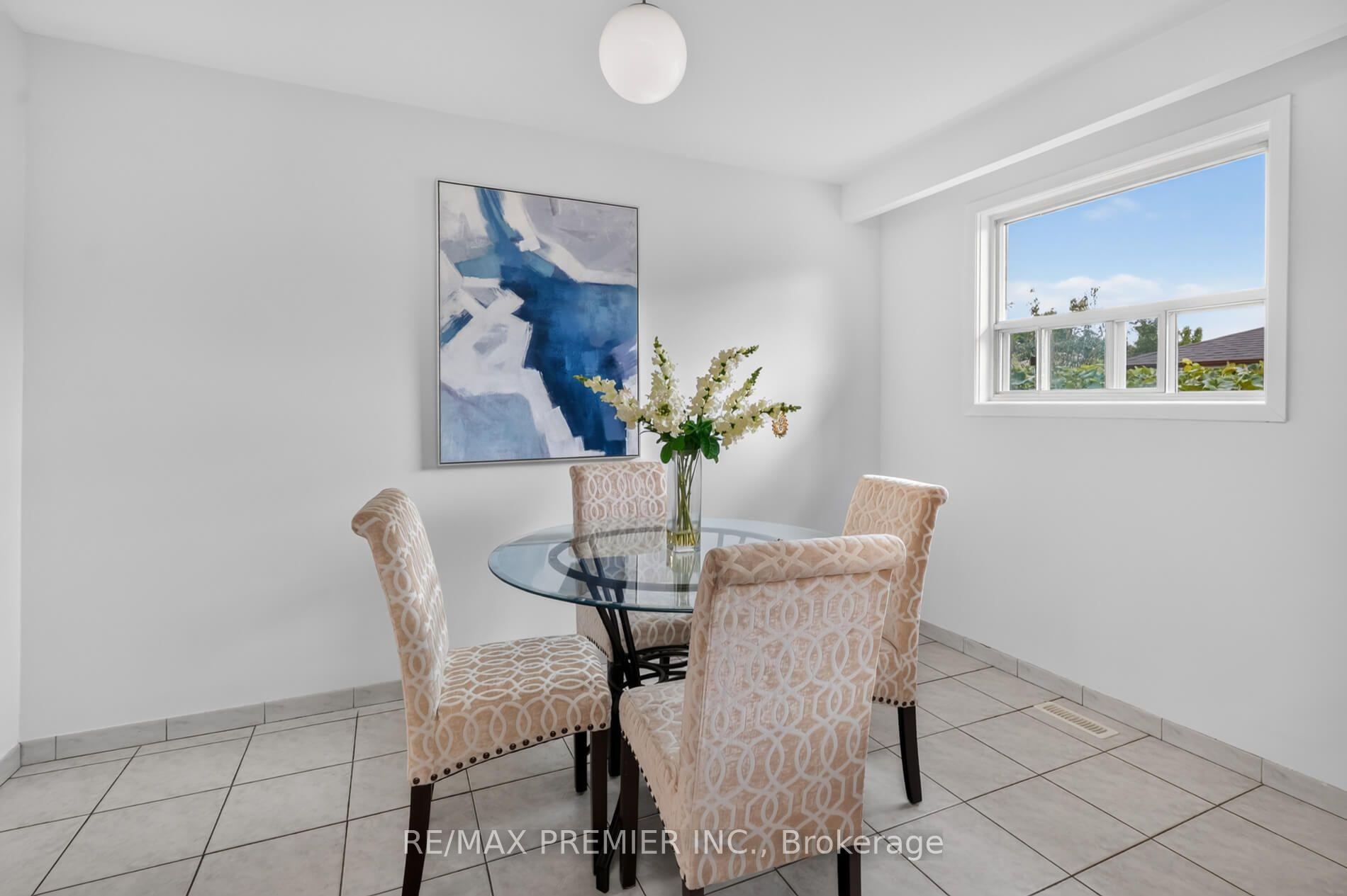Photo 11 of 31 Corinthian Boulevard, Scarborough, L'Amoreaux — HOMEH