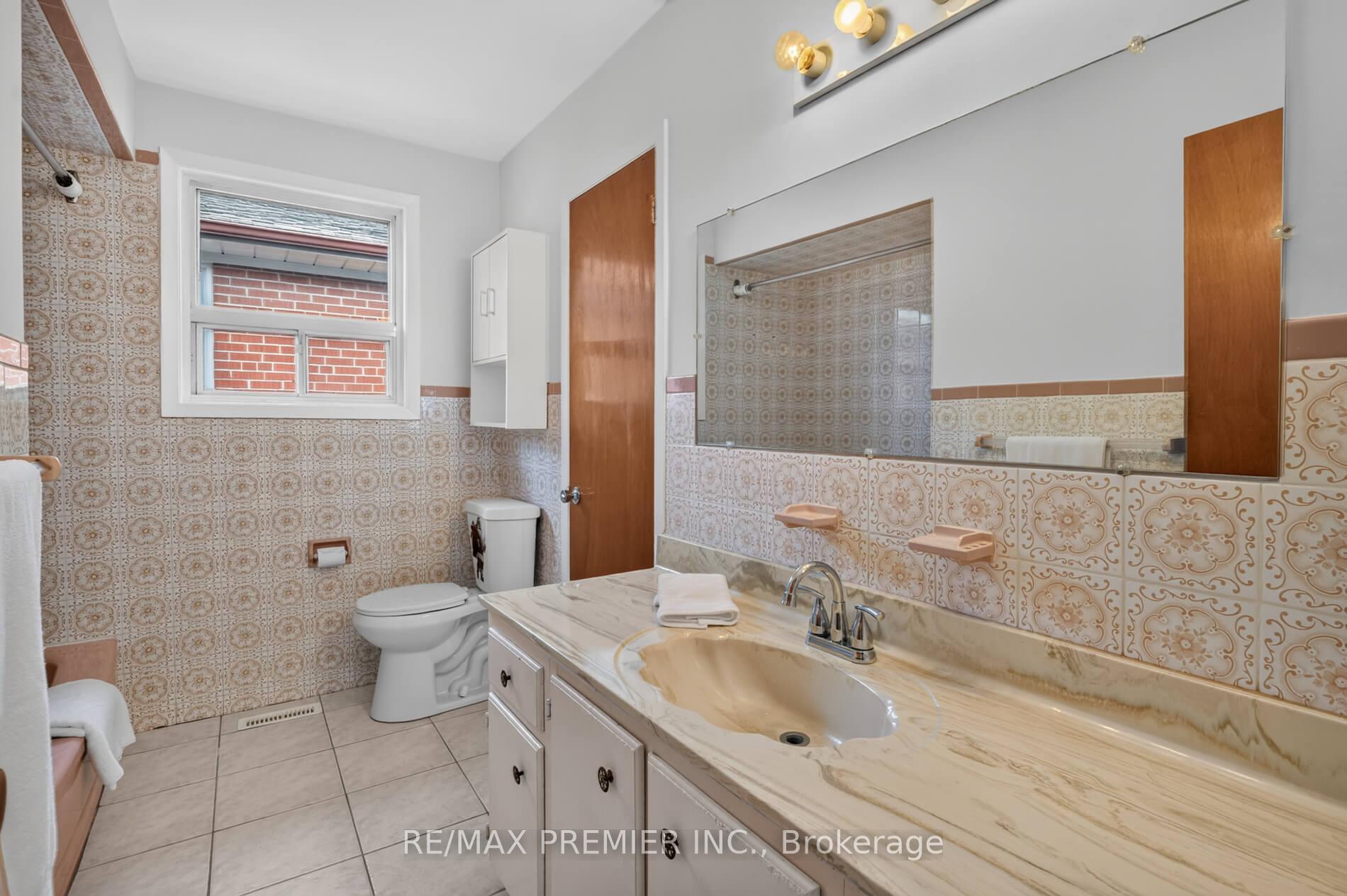 Photo 15 of 31 Corinthian Boulevard, Scarborough, L'Amoreaux — HOMEH