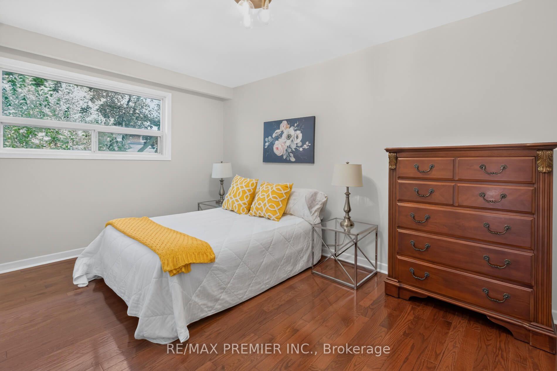 Photo 17 of 31 Corinthian Boulevard, Scarborough, L'Amoreaux — HOMEH