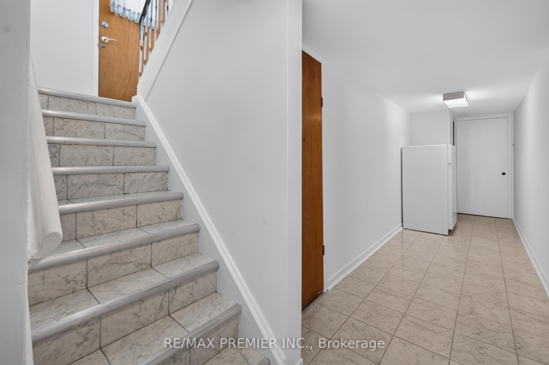 Photo 19 of 31 Corinthian Boulevard, Scarborough, L'Amoreaux — HOMEH