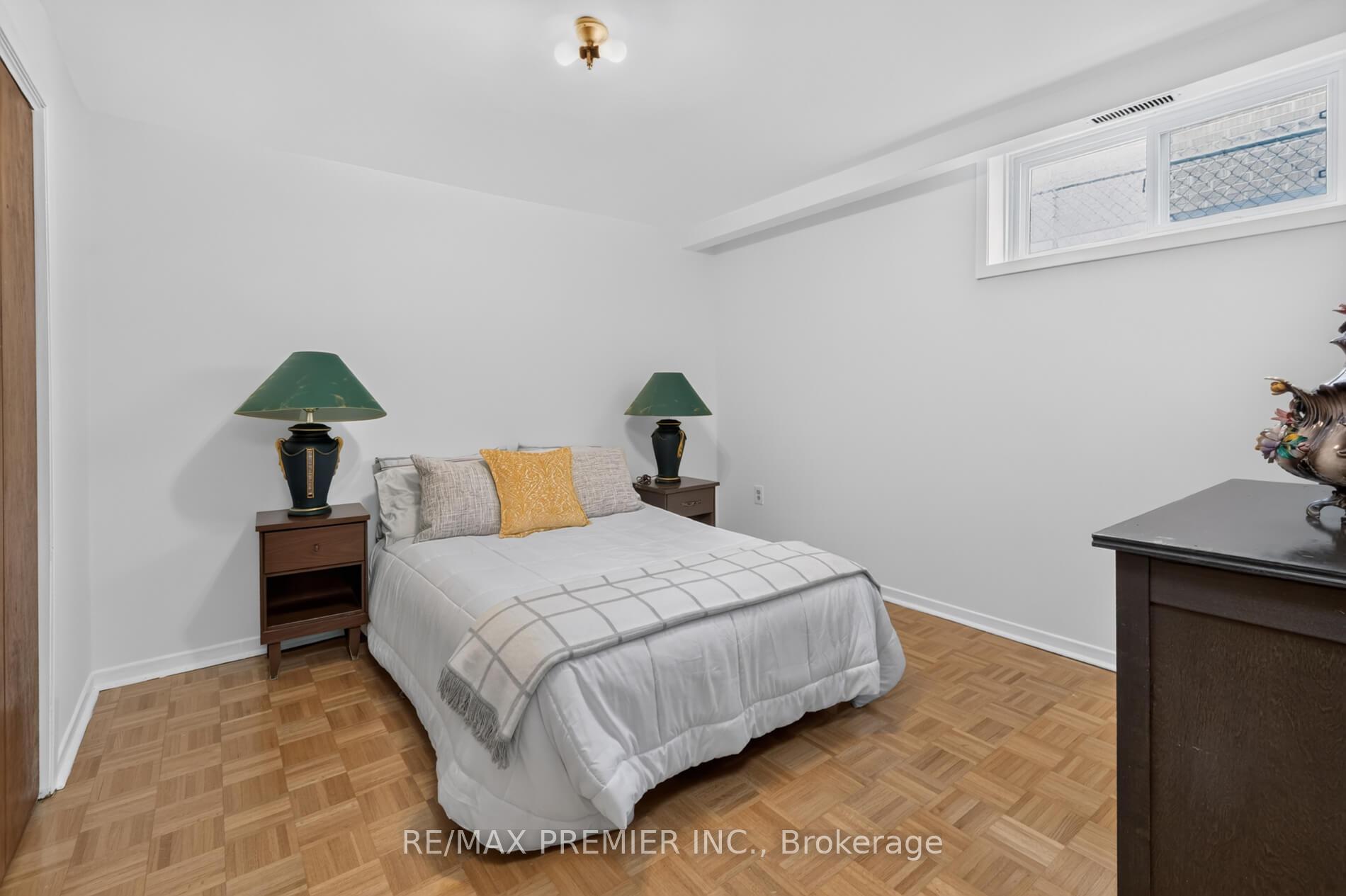 Photo 24 of 31 Corinthian Boulevard, Scarborough, L'Amoreaux — HOMEH