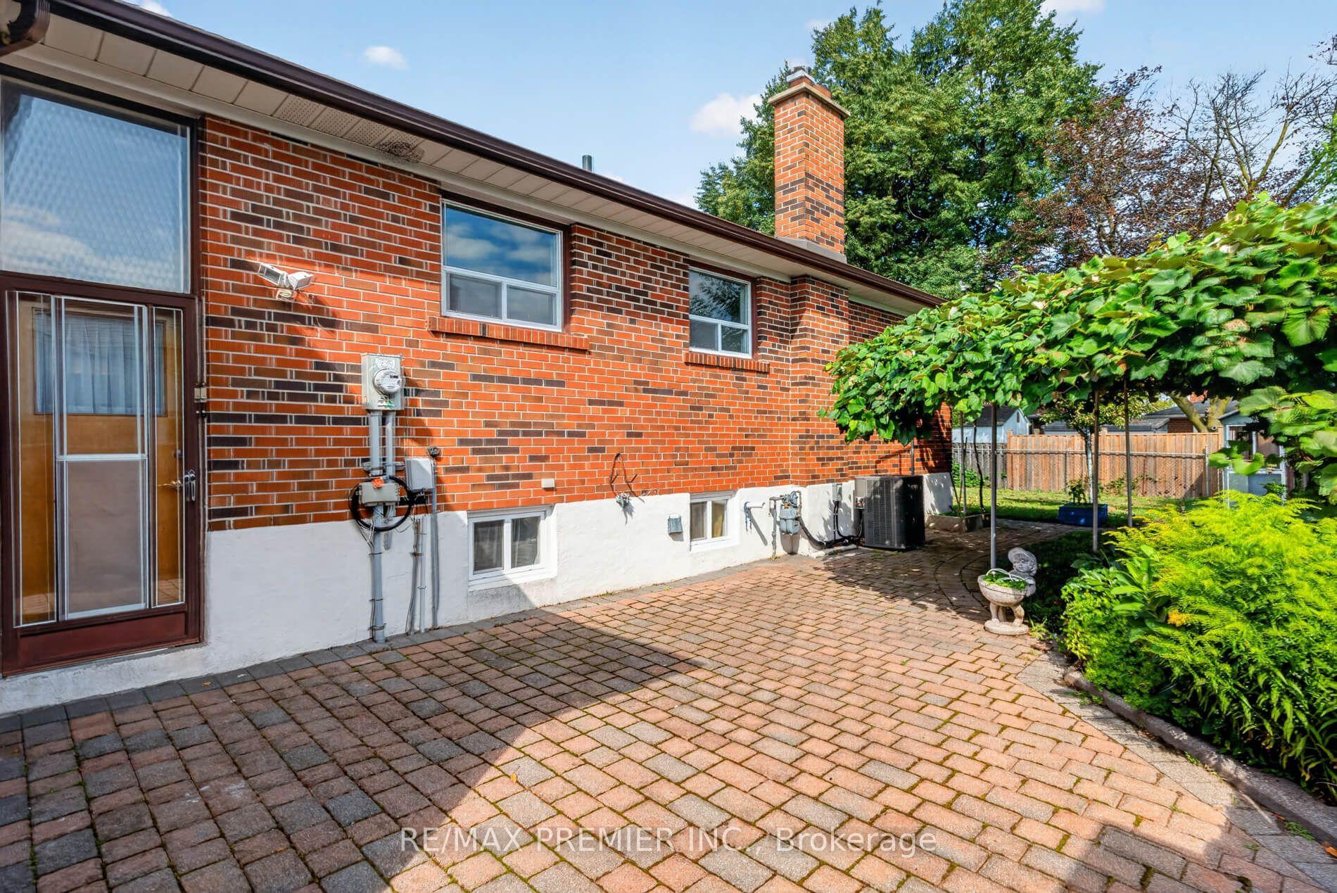 Photo 26 of 31 Corinthian Boulevard, Scarborough, L'Amoreaux — HOMEH