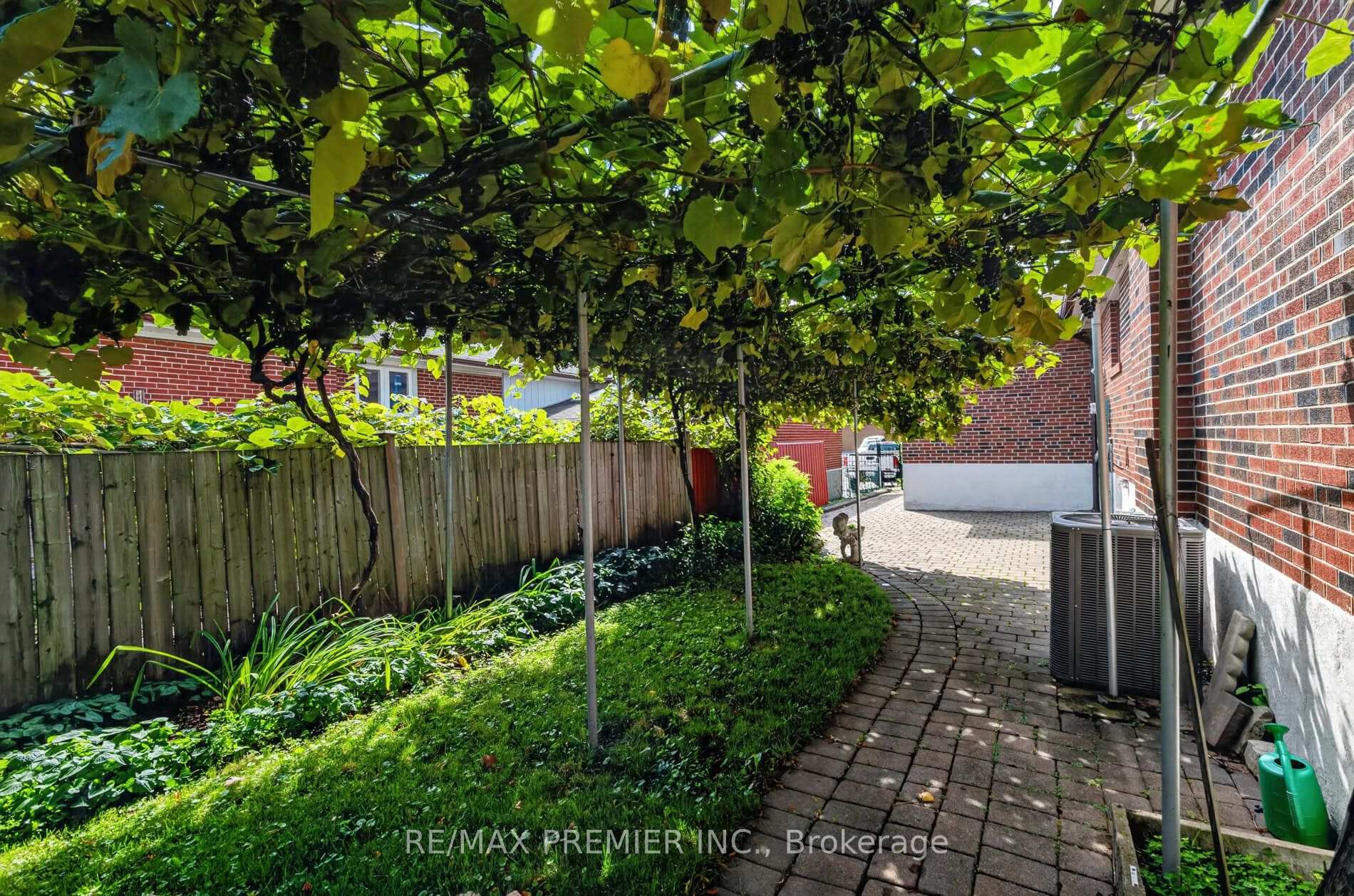 Photo 27 of 31 Corinthian Boulevard, Scarborough, L'Amoreaux — HOMEH