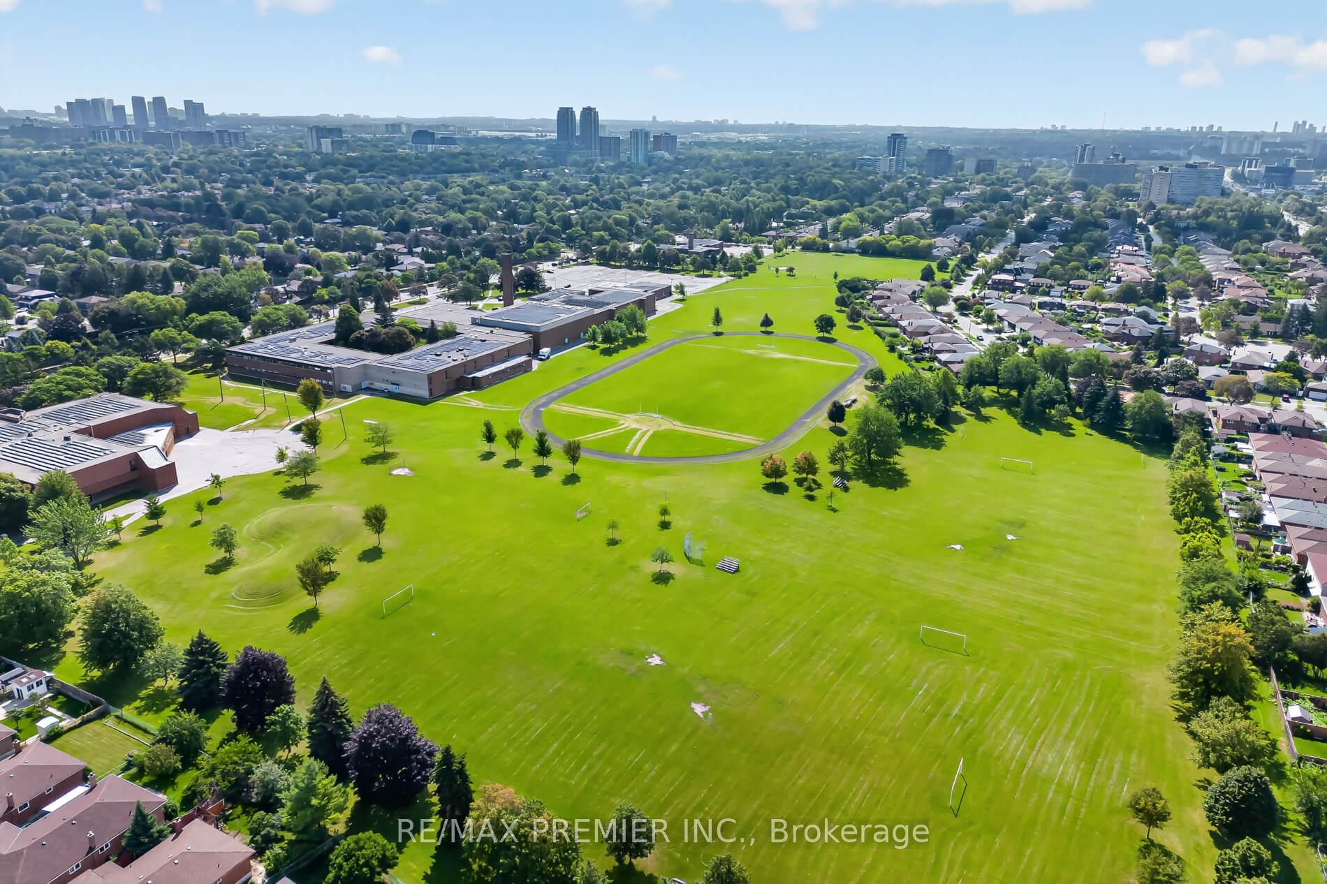 Photo 32 of 31 Corinthian Boulevard, Scarborough, L'Amoreaux — HOMEH