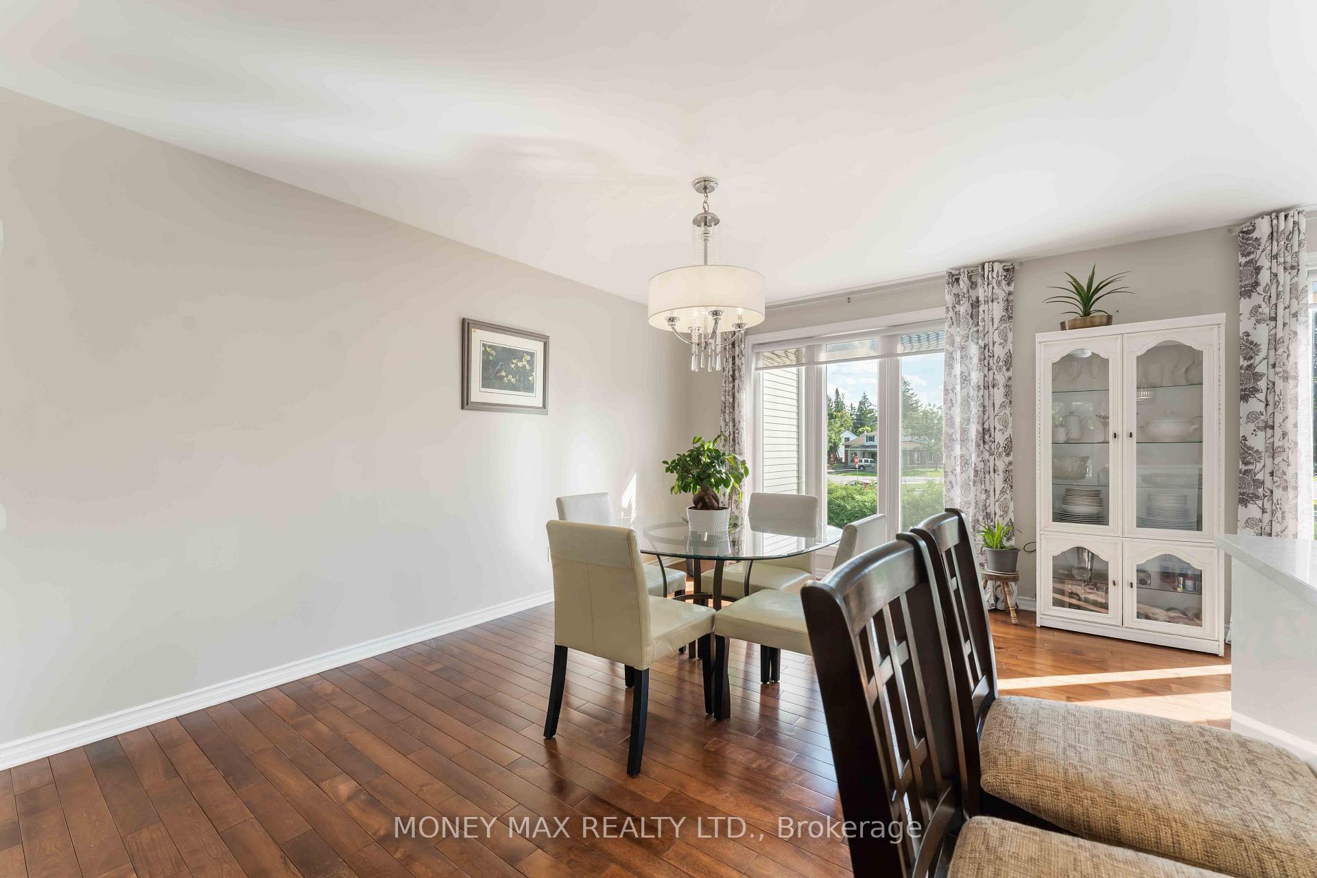 Photo 11 of Unit 4, 7 Forsyth Lane, Ottawa, Crystal Beach — HOMEH