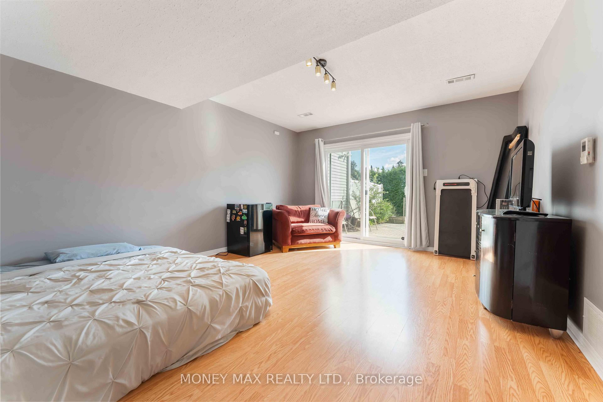 Photo 14 of Unit 4, 7 Forsyth Lane, Ottawa, Crystal Beach — HOMEH