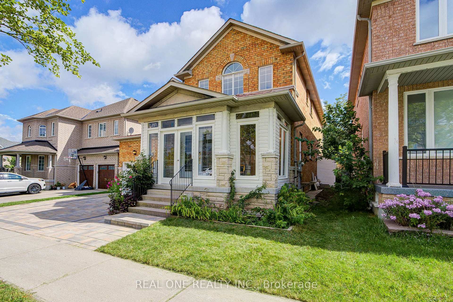 Photo 4 of 237 Ridgecrest Road, Markham, Berczy — HOMEH