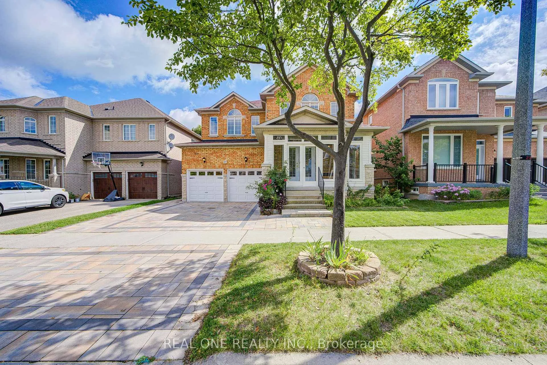 Photo 3 of 237 Ridgecrest Road, Markham, Berczy — HOMEH