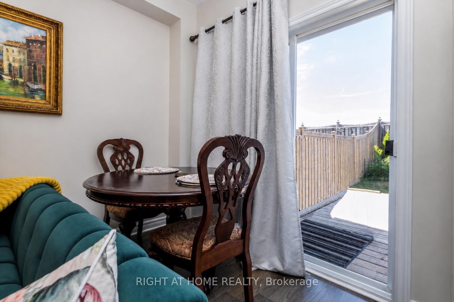 Photo 5 of 92 Pearcey Crescent, Barrie, West Bayfield — HOMEH