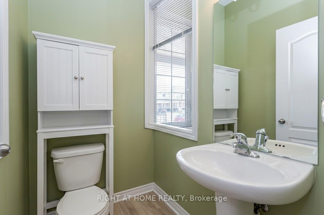 Photo 10 of 92 Pearcey Crescent, Barrie, West Bayfield — HOMEH