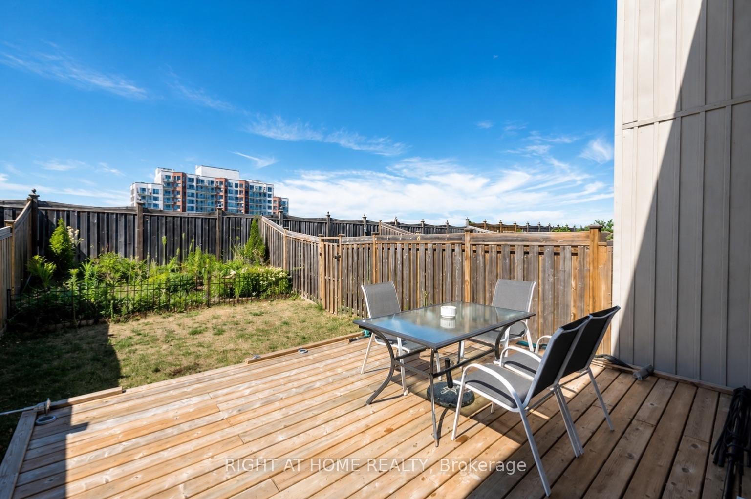 Photo 14 of 92 Pearcey Crescent, Barrie, West Bayfield — HOMEH