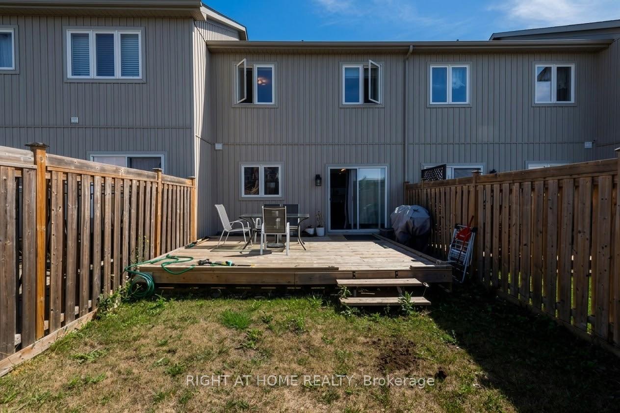 Photo 15 of 92 Pearcey Crescent, Barrie, West Bayfield — HOMEH