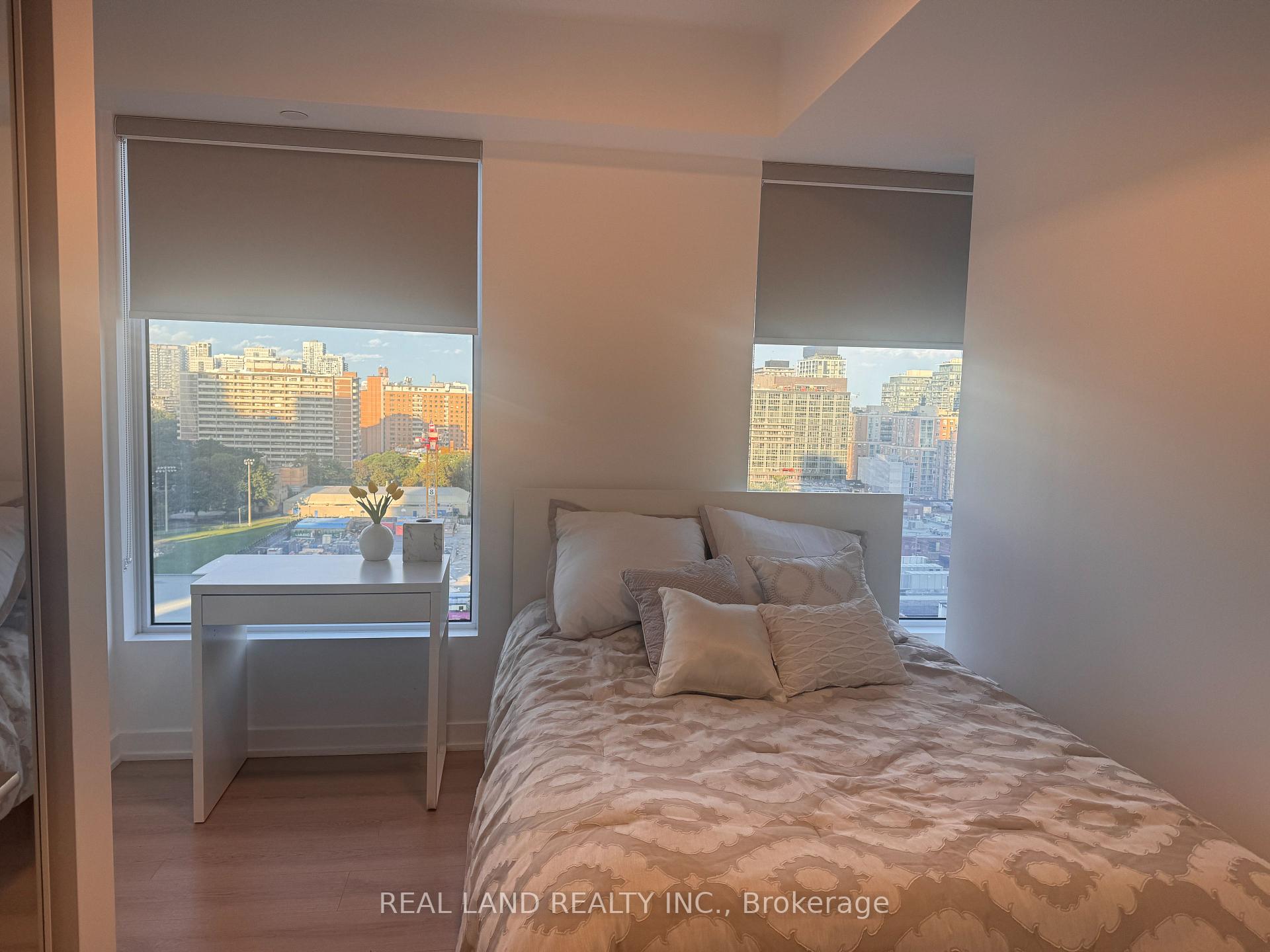 Photo 5 of Unit 1603, 100 Queen Street E, Toronto, Church-Yonge Corridor — HOMEH