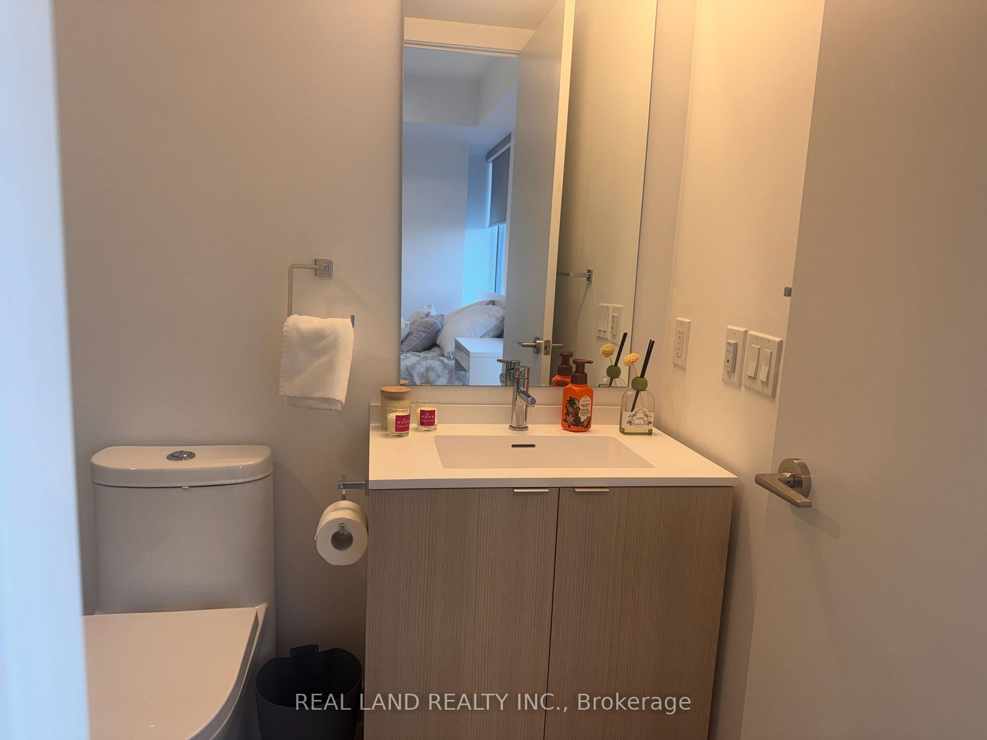 Photo 8 of Unit 1603, 100 Queen Street E, Toronto, Church-Yonge Corridor — HOMEH