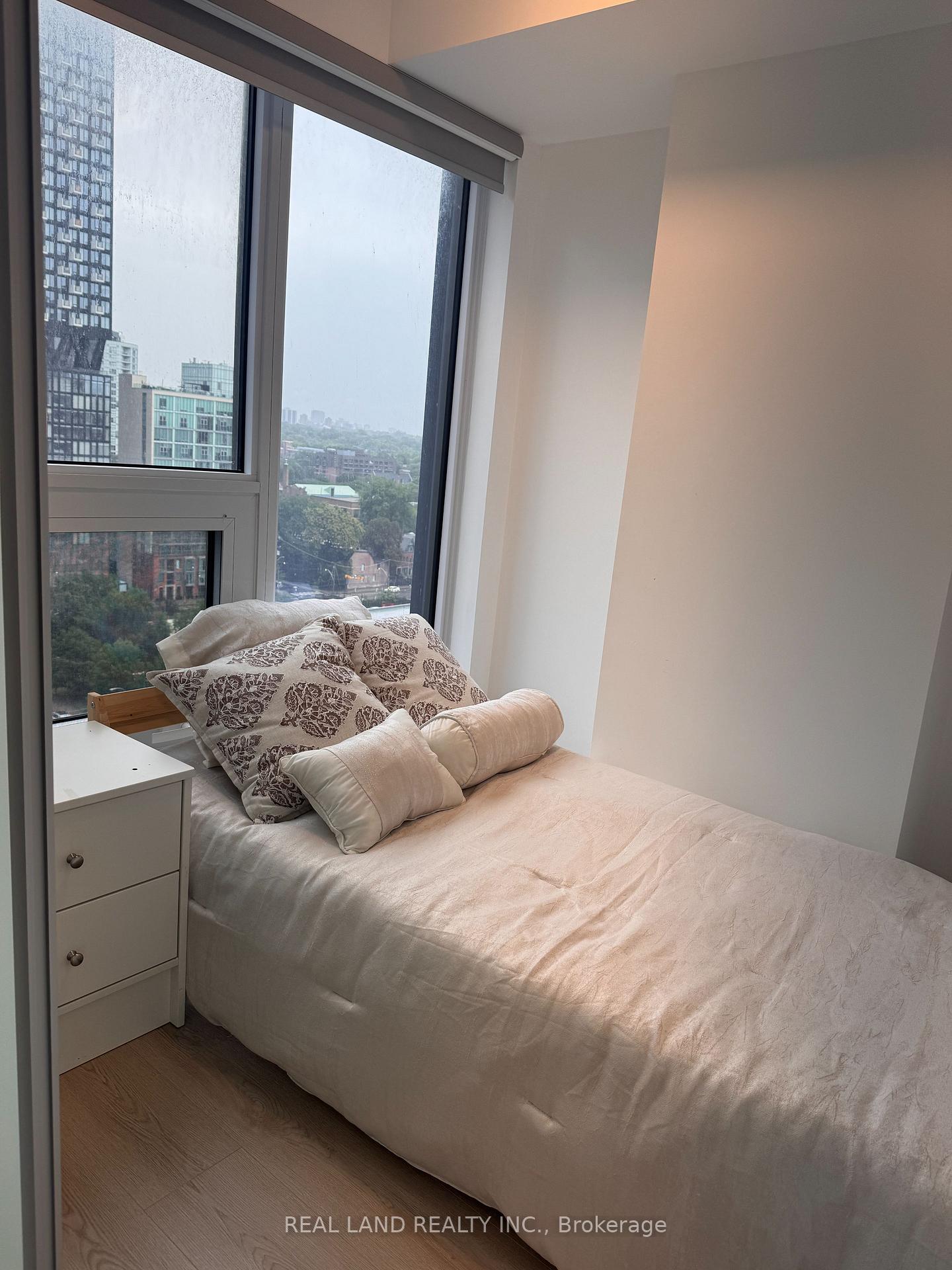 Photo 11 of Unit 1603, 100 Queen Street E, Toronto, Church-Yonge Corridor — HOMEH