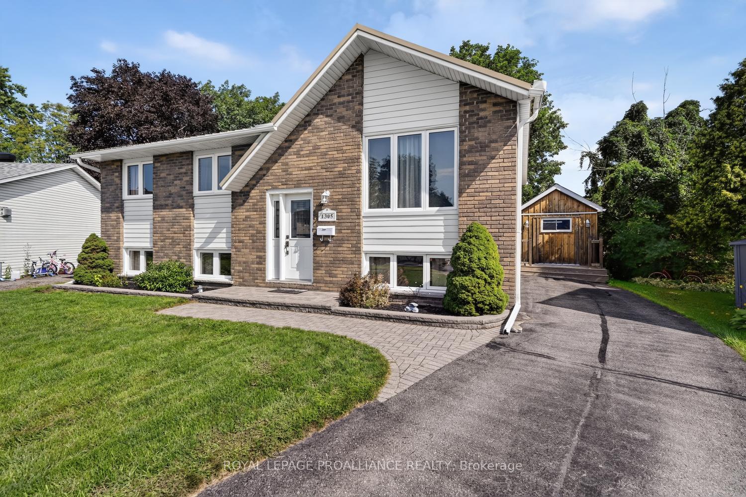 Photo 2 of 1305 Brockmount Place, Brockville, Brockville — HOMEH