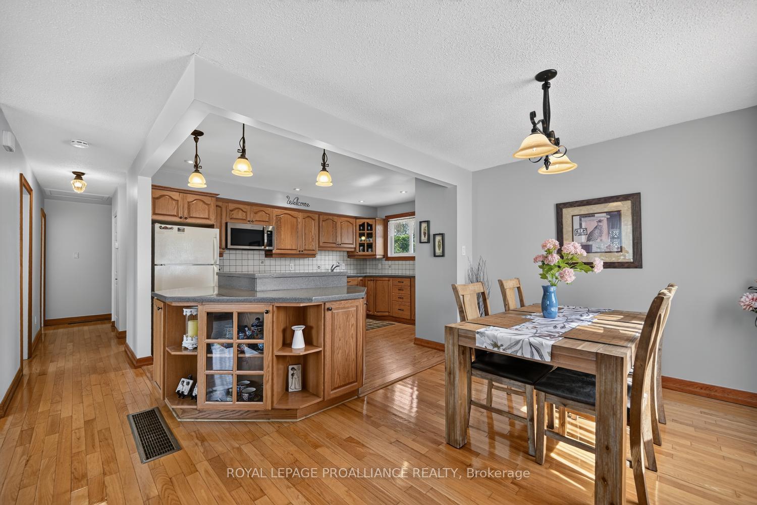 Photo 7 of 1305 Brockmount Place, Brockville, Brockville — HOMEH