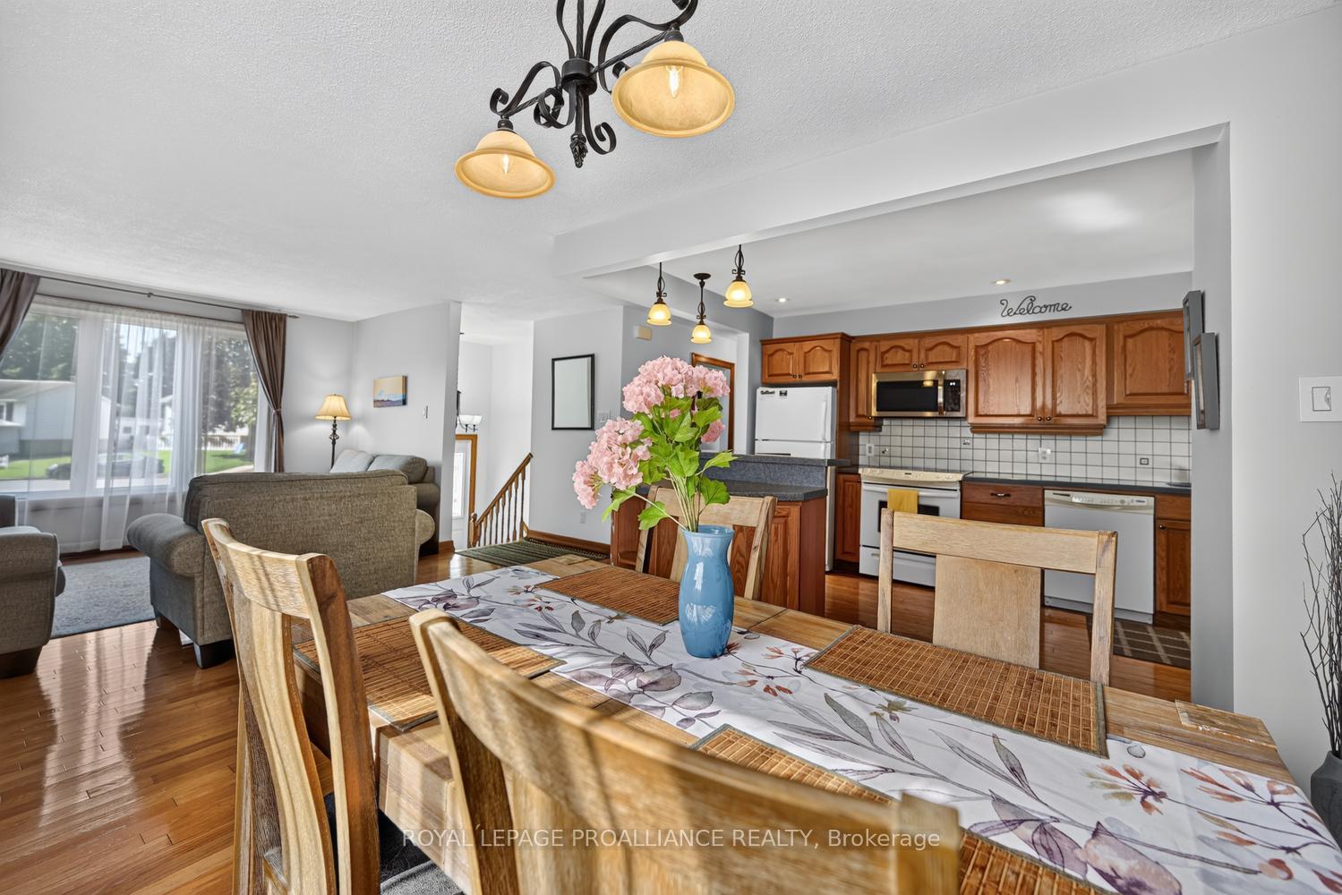 Photo 8 of 1305 Brockmount Place, Brockville, Brockville — HOMEH
