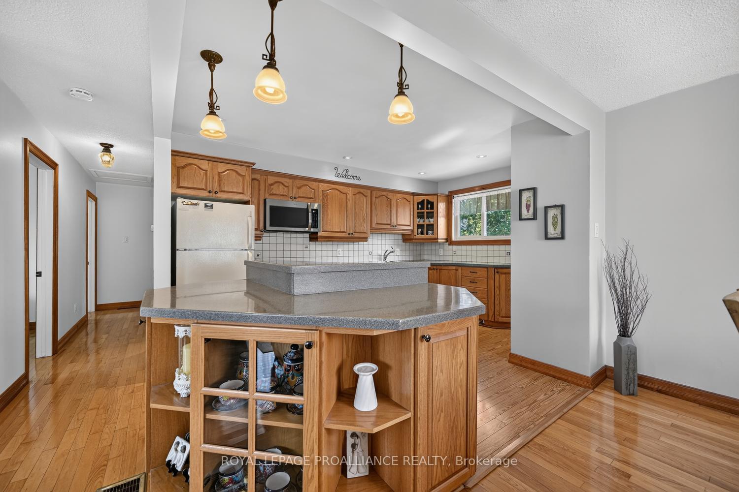 Photo 9 of 1305 Brockmount Place, Brockville, Brockville — HOMEH
