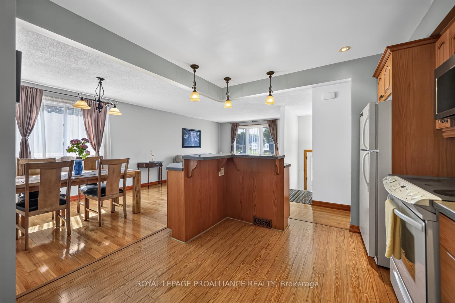 Photo 12 of 1305 Brockmount Place, Brockville, Brockville — HOMEH