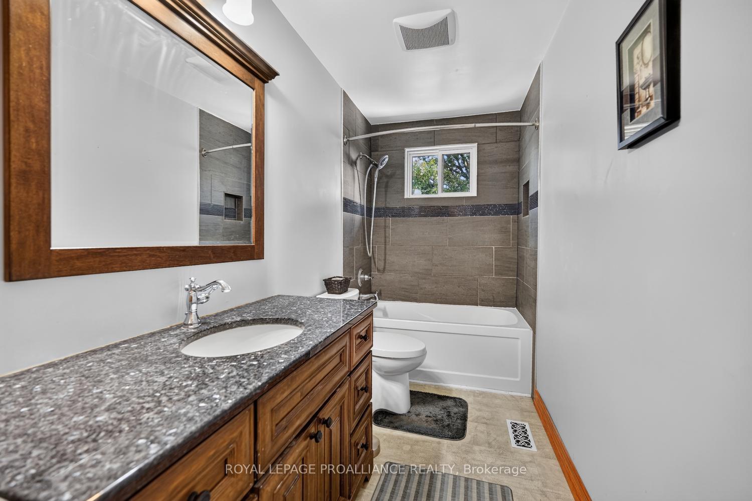 Photo 17 of 1305 Brockmount Place, Brockville, Brockville — HOMEH