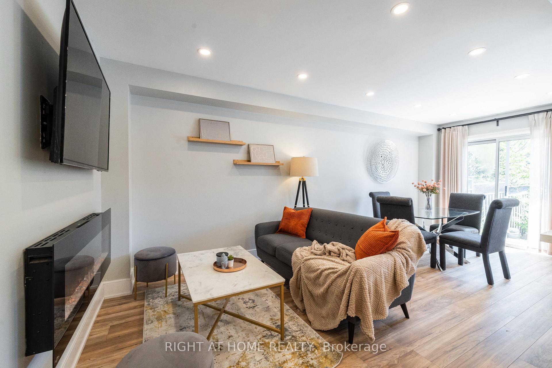 Photo 6 of 604 Lumberton Crescent, Mississauga, Hurontario — HOMEH