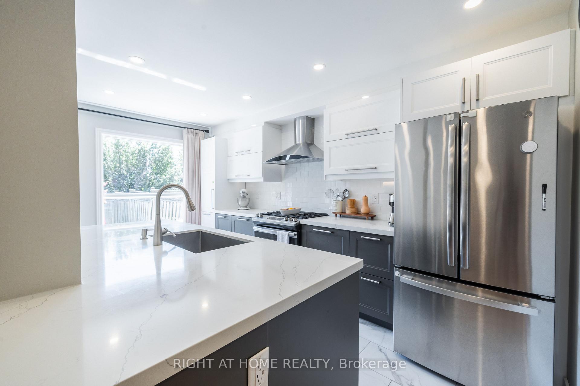 Photo 11 of 604 Lumberton Crescent, Mississauga, Hurontario — HOMEH