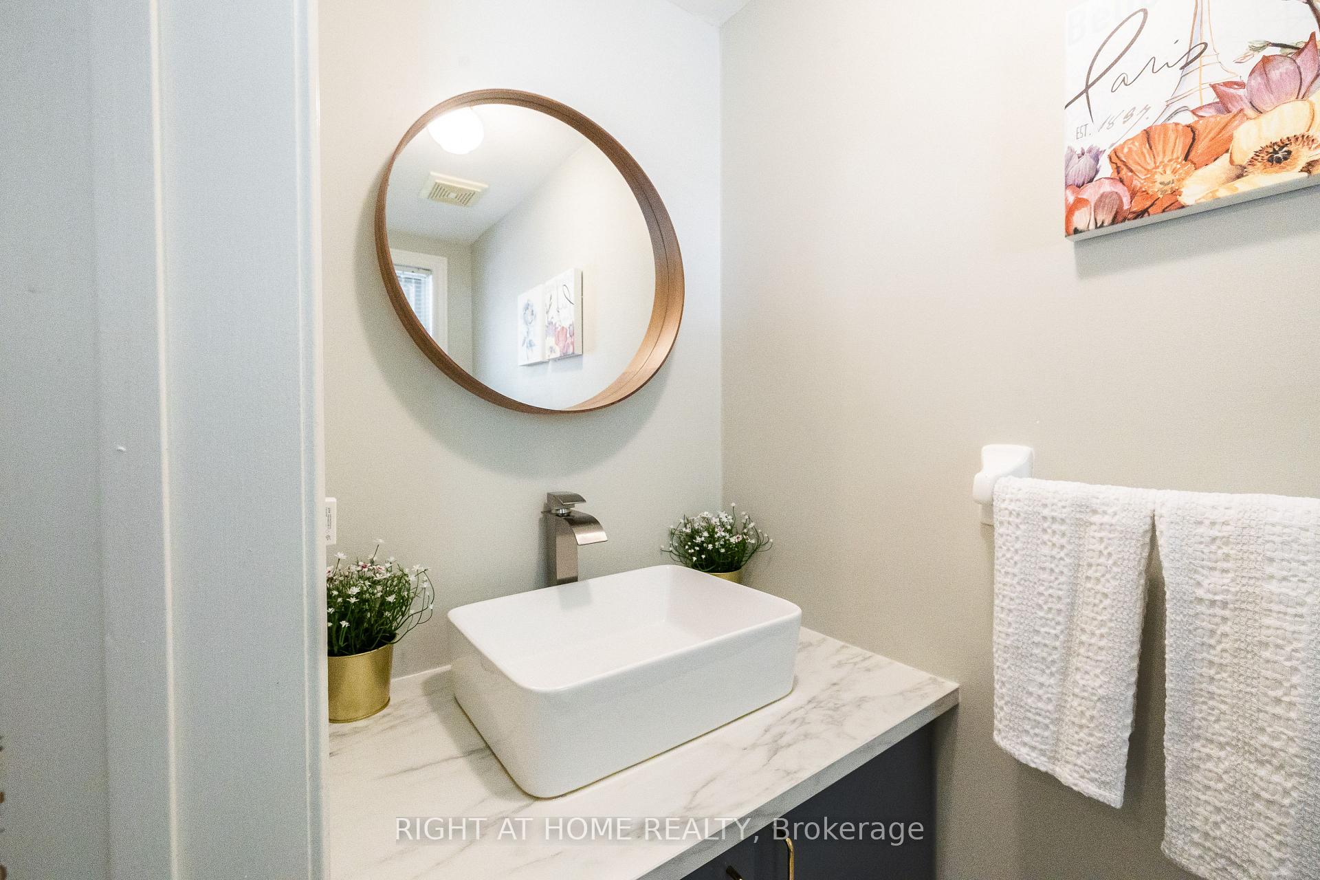 Photo 14 of 604 Lumberton Crescent, Mississauga, Hurontario — HOMEH