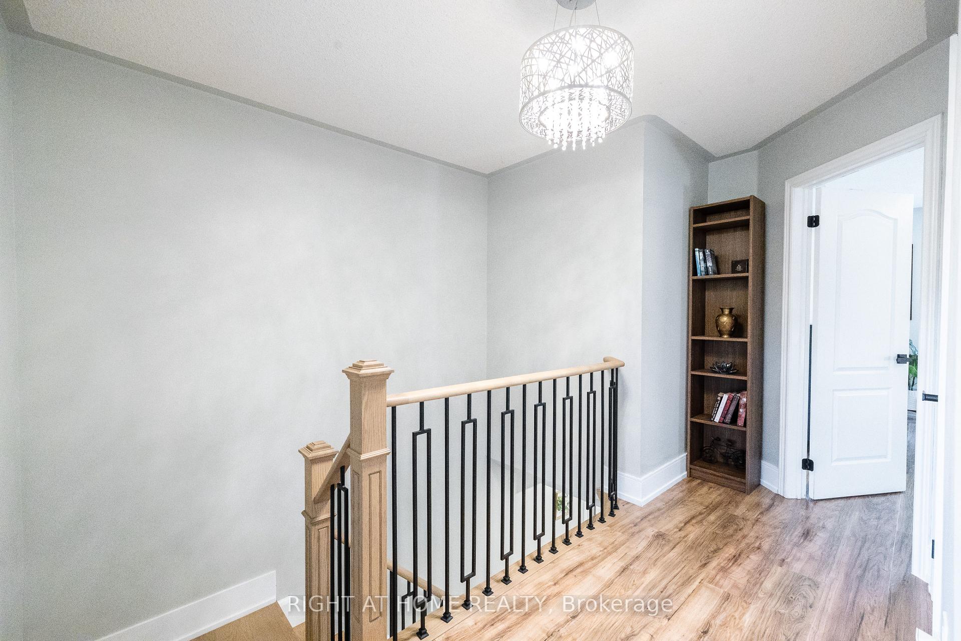 Photo 15 of 604 Lumberton Crescent, Mississauga, Hurontario — HOMEH