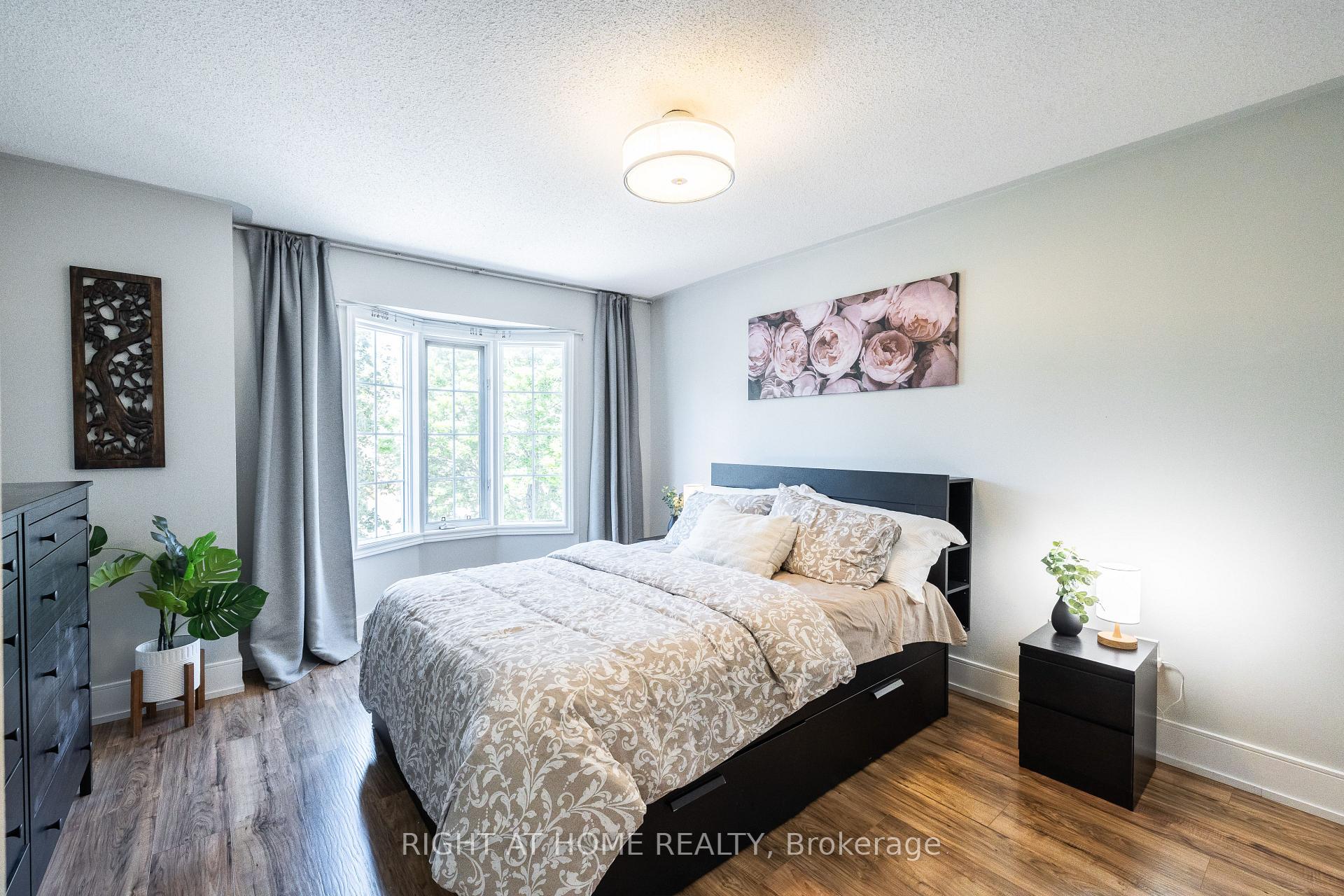 Photo 16 of 604 Lumberton Crescent, Mississauga, Hurontario — HOMEH