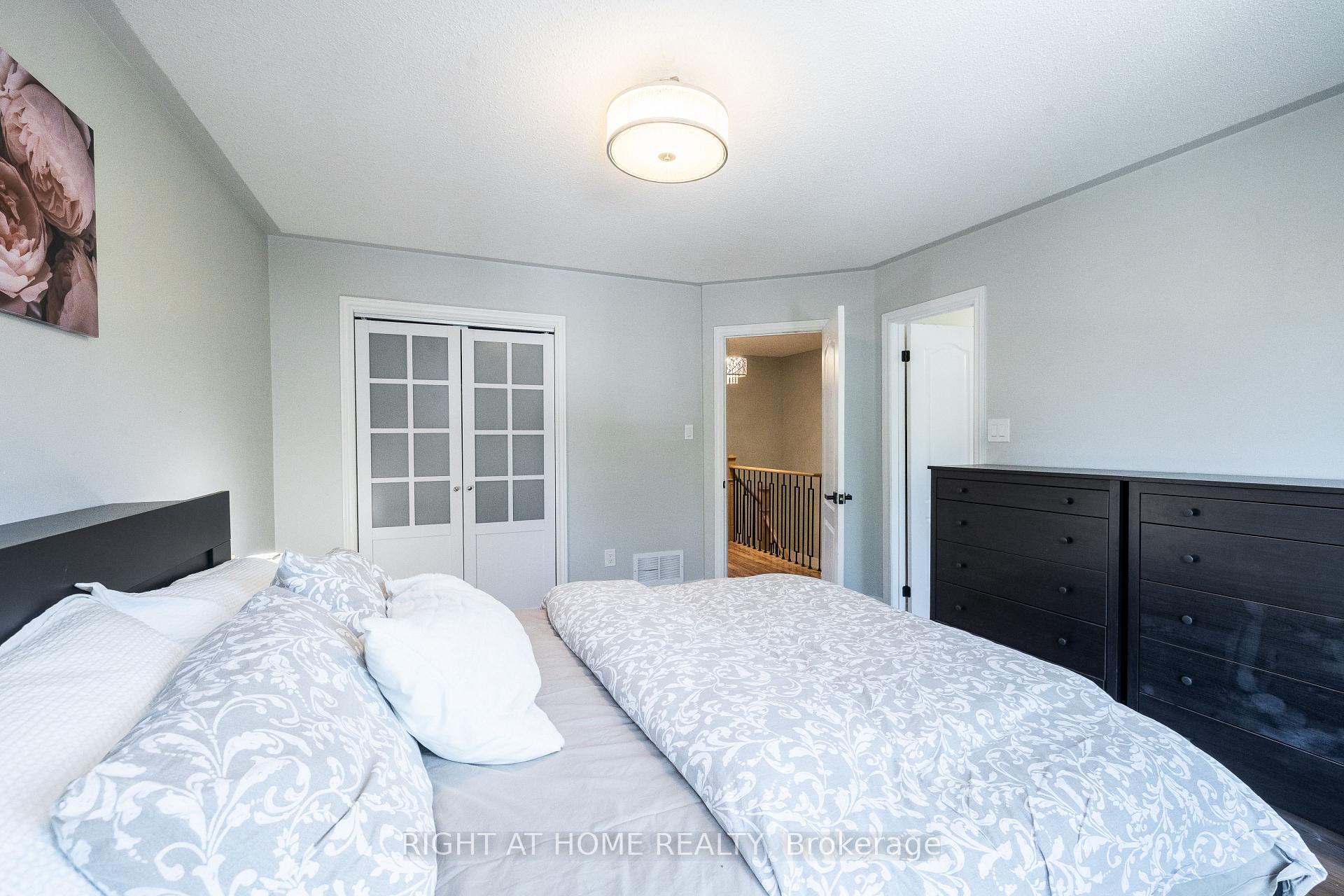 Photo 18 of 604 Lumberton Crescent, Mississauga, Hurontario — HOMEH