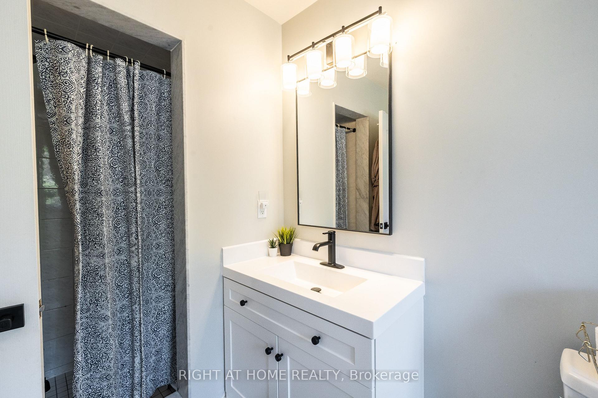Photo 20 of 604 Lumberton Crescent, Mississauga, Hurontario — HOMEH