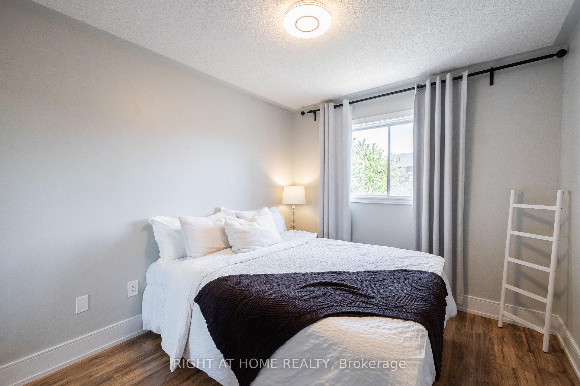 Photo 21 of 604 Lumberton Crescent, Mississauga, Hurontario — HOMEH