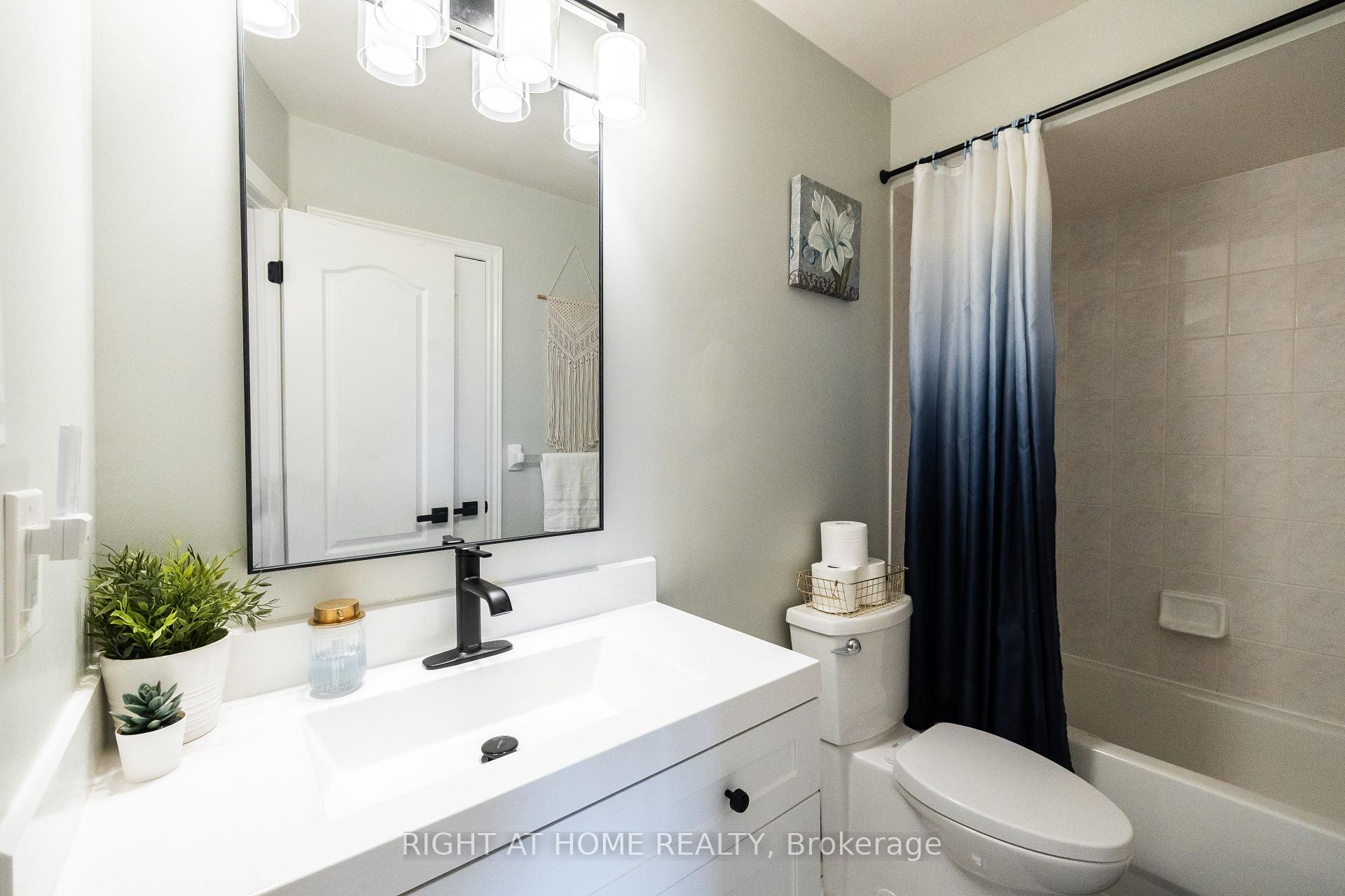 Photo 23 of 604 Lumberton Crescent, Mississauga, Hurontario — HOMEH
