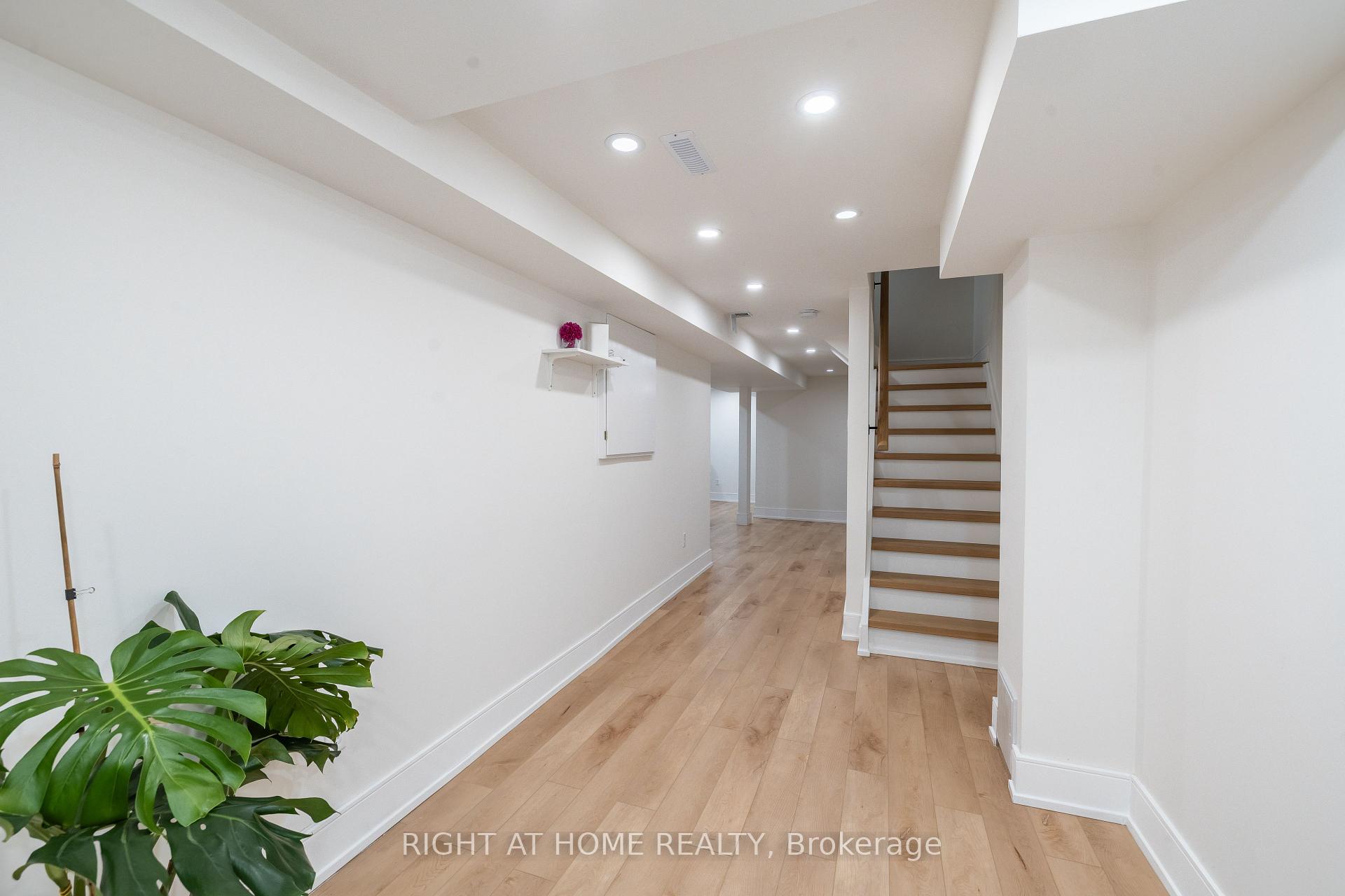 Photo 24 of 604 Lumberton Crescent, Mississauga, Hurontario — HOMEH