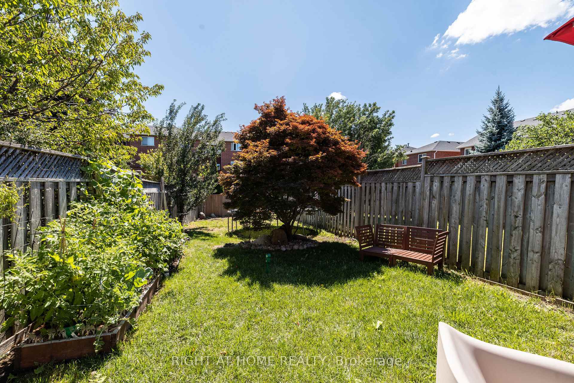 Photo 31 of 604 Lumberton Crescent, Mississauga, Hurontario — HOMEH