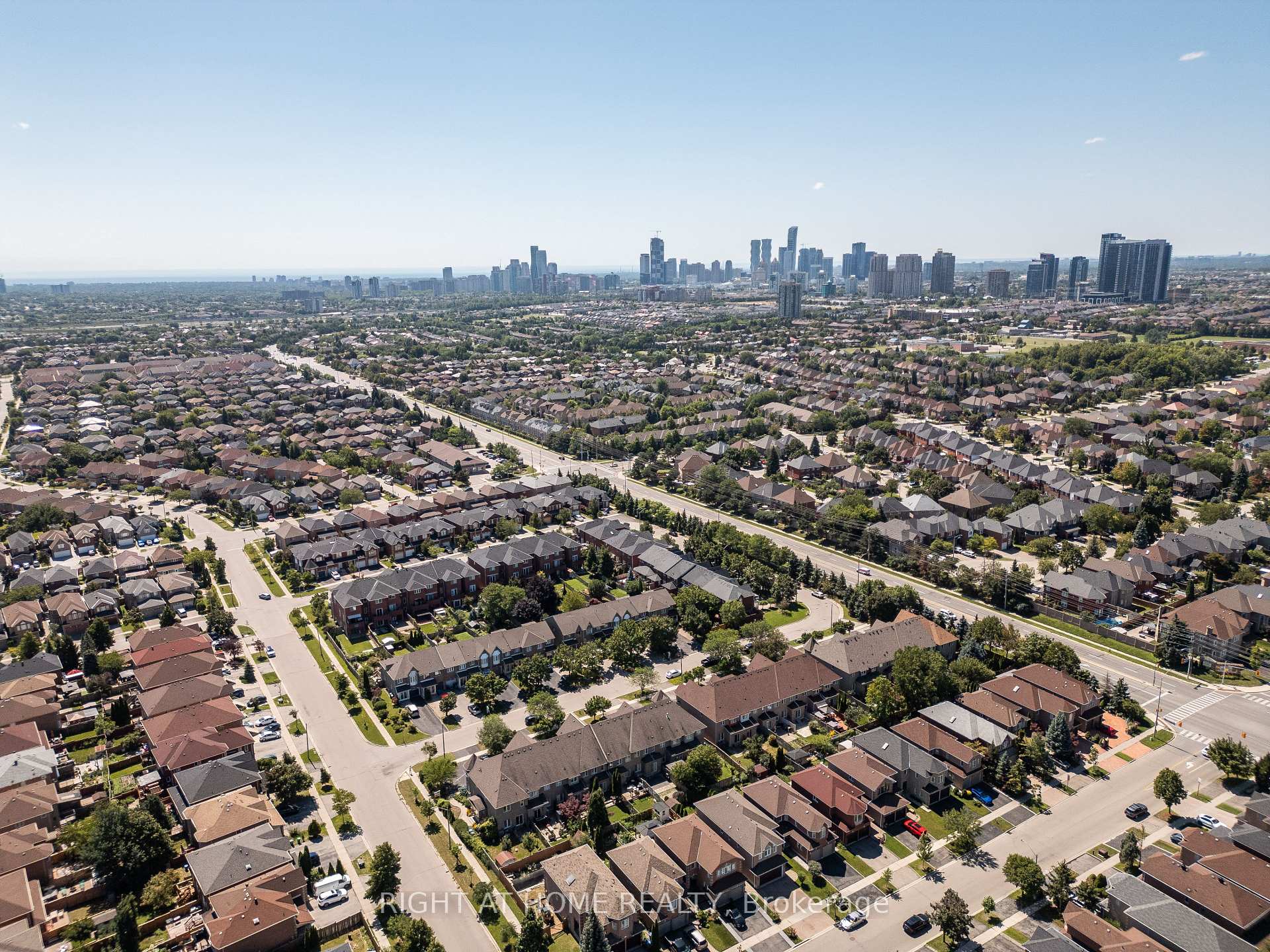 Photo 32 of 604 Lumberton Crescent, Mississauga, Hurontario — HOMEH