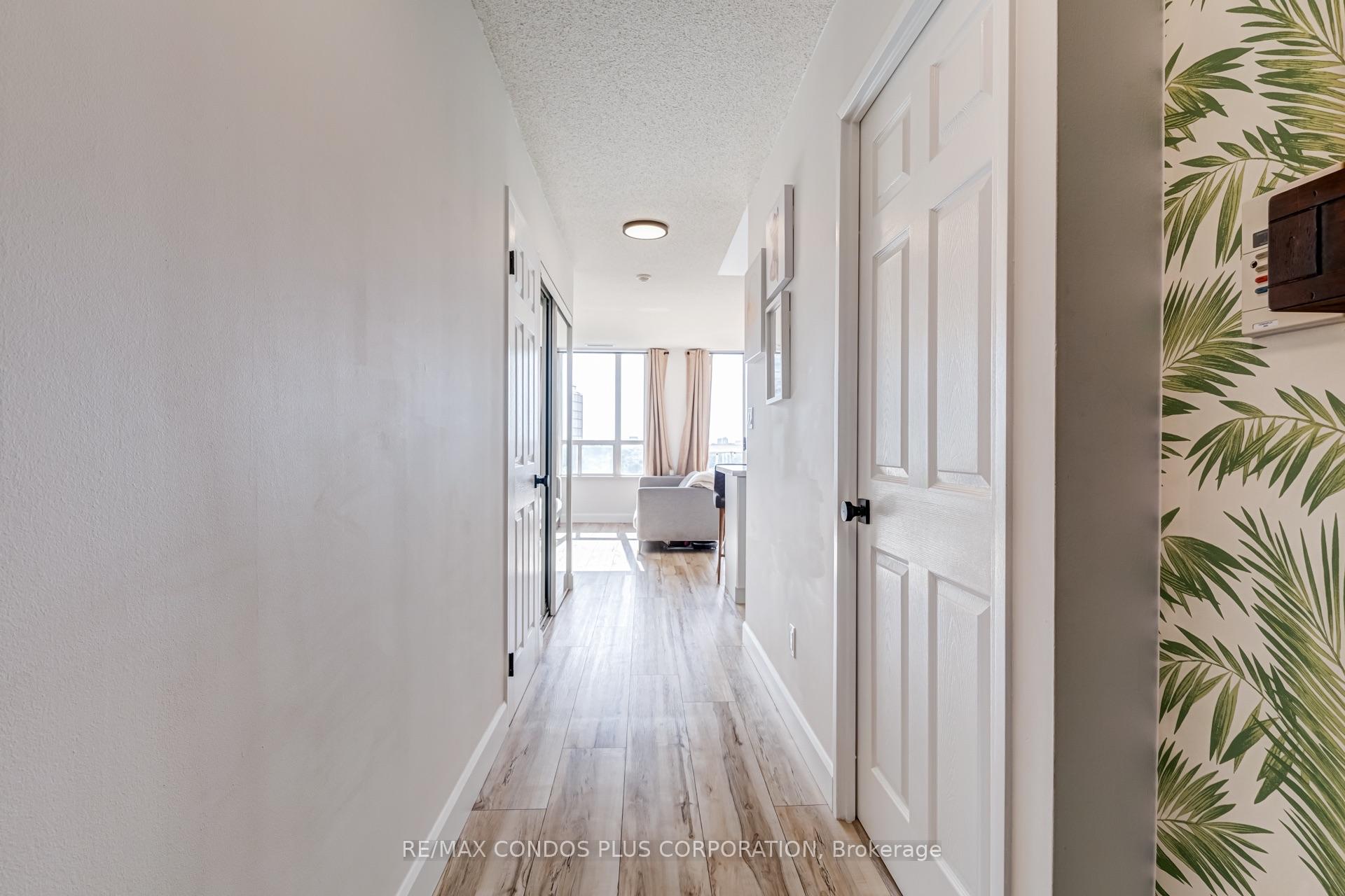 Photo 3 of Unit 1901, 43 Eglinton Avenue E, Toronto, Mount Pleasant West — HOMEH