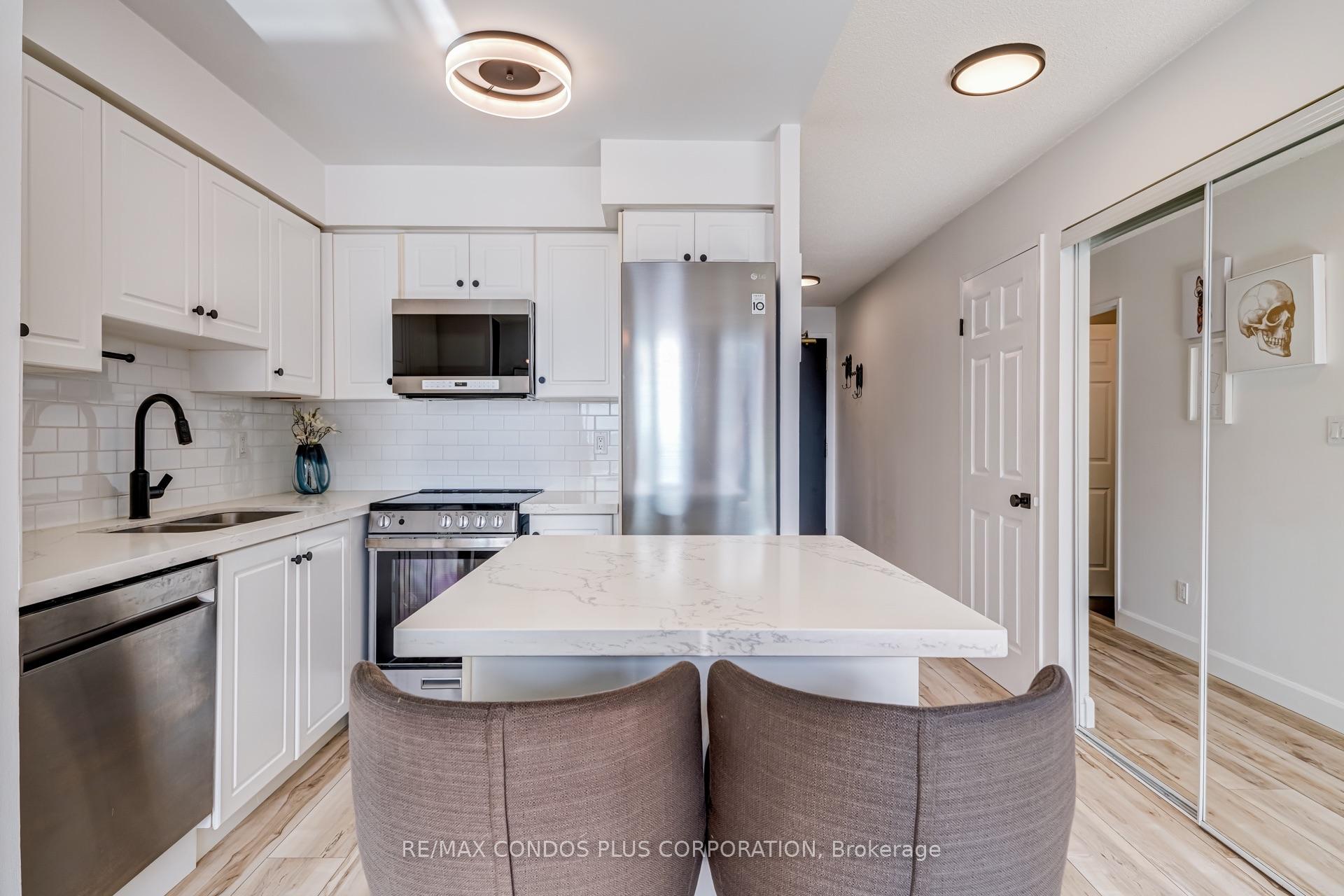 Photo 6 of Unit 1901, 43 Eglinton Avenue E, Toronto, Mount Pleasant West — HOMEH
