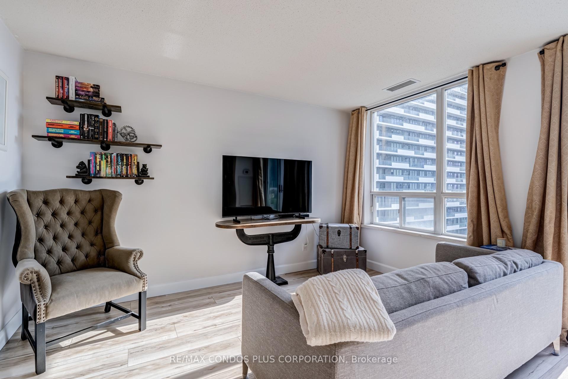 Photo 8 of Unit 1901, 43 Eglinton Avenue E, Toronto, Mount Pleasant West — HOMEH