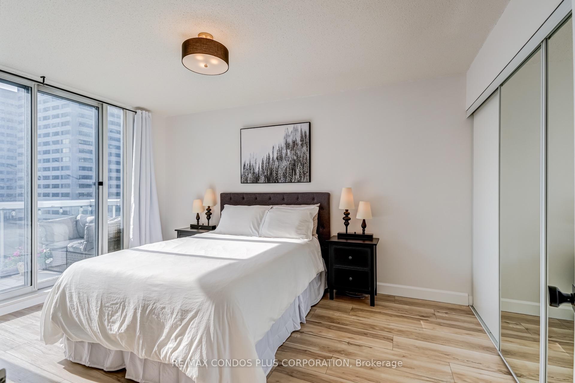 Photo 12 of Unit 1901, 43 Eglinton Avenue E, Toronto, Mount Pleasant West — HOMEH