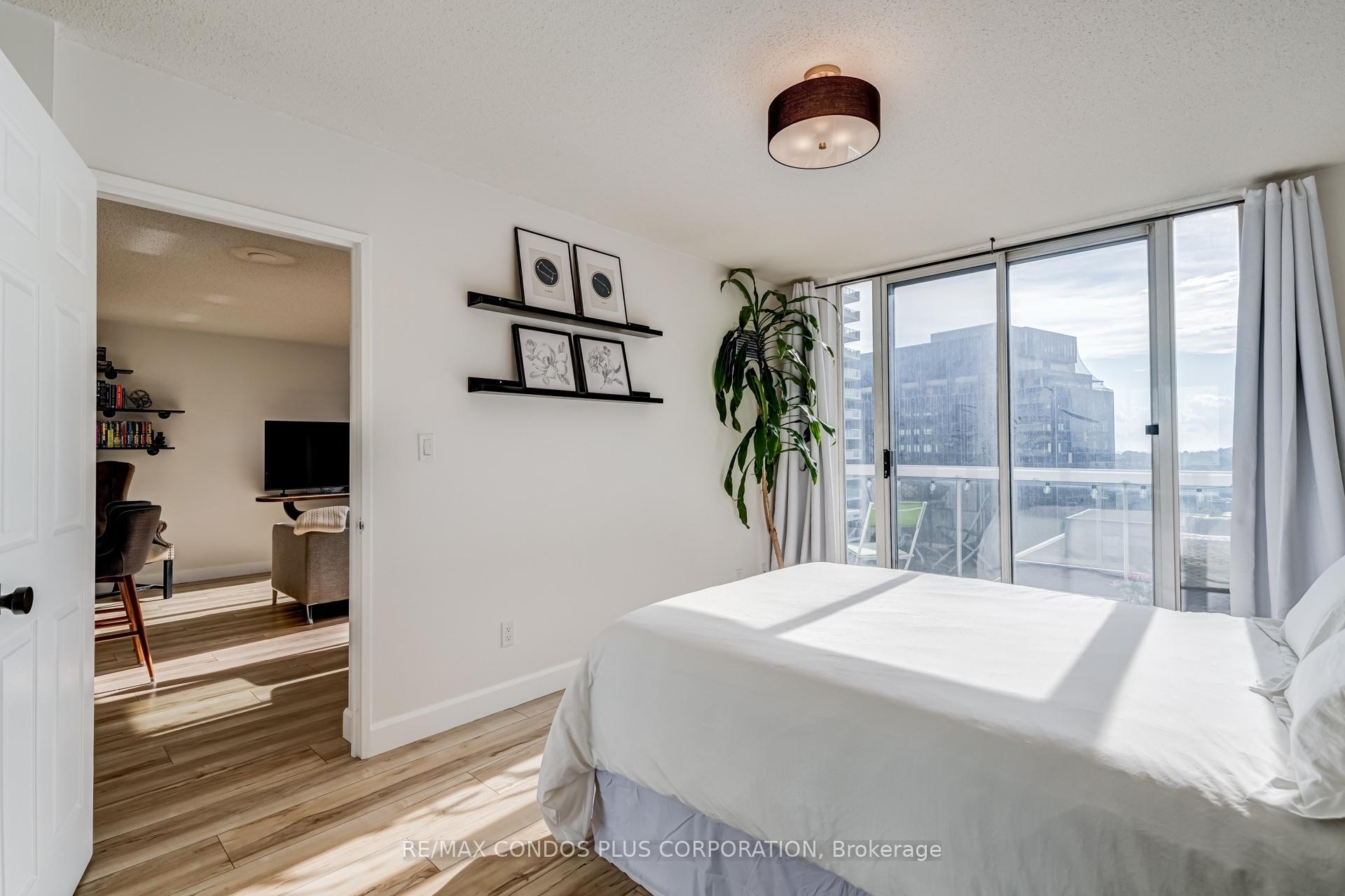 Photo 13 of Unit 1901, 43 Eglinton Avenue E, Toronto, Mount Pleasant West — HOMEH
